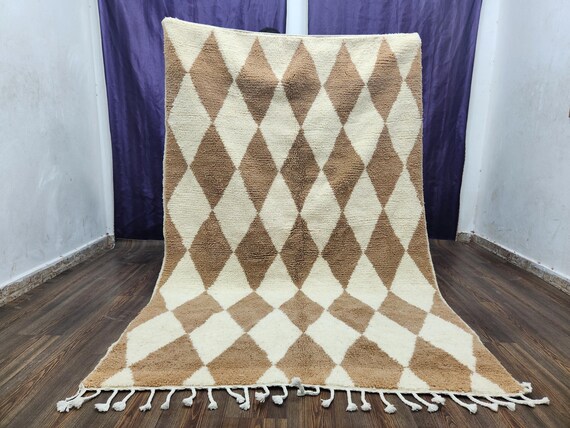 Moroccan Wool Rug: Handmade Beige and White Geometric Design