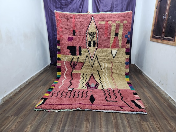 Moroccan Berber Rug: Handwoven Wool pink Geometric Pattern
