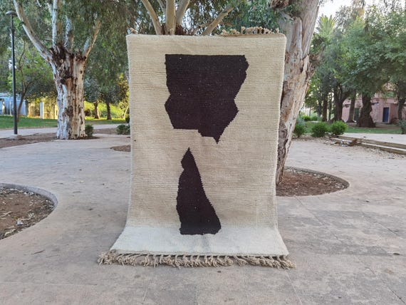 Berber Wool Rug: Neutral Colors, Geometric Design - Handwoven Moroccan