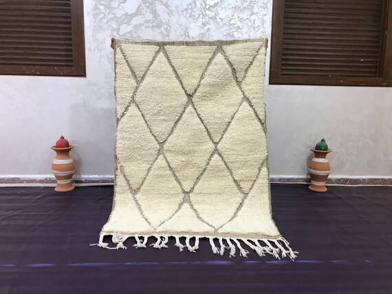 White Moroccan Wool Rug - Soft Diamond Azilal Design with Fringe