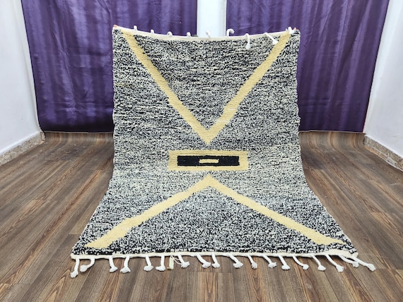 Moroccan Wool Rug: Black and White Berber Design - Handmade 10x14