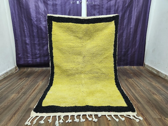 Moroccan Wool Rug: Bohemian Geometric Design (8x5 Feet)