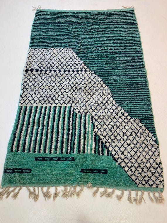 Hand-Knotted Wool Berber Rug: Authentic Moroccan Design