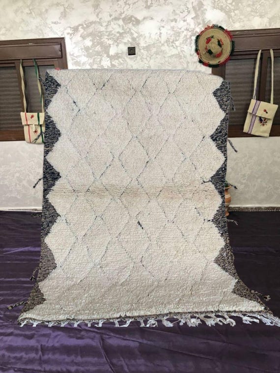 Moroccan Berber Wool Rug - Black and White Diamond Pattern