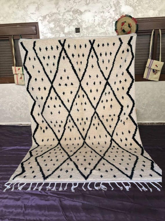 Moroccan Wool Rug: Black and White Diamond Pattern (7x10 ft)