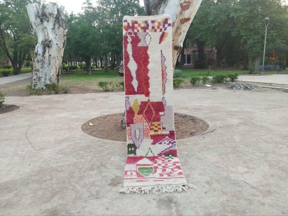 Berber Wool Rug: Handmade Moroccan Atlas - Soft, Durable, Tassels