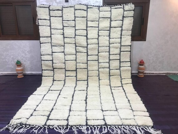 Moroccan Wool Rug: White Azilal Checkered - Handmade Fringe