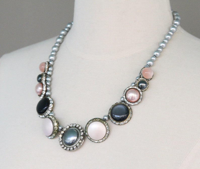 Classic and Classy. Statement Necklace from Vintage Rhinestone and Pearl Earrings afbeelding 5
