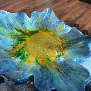 Wunderschöne handgemachte handgemachte Schale aus Resin. Perfekt für den Muttertag oder jeden anderen Tag. Großartig für die Unterhaltung! Lebensmittelecht.