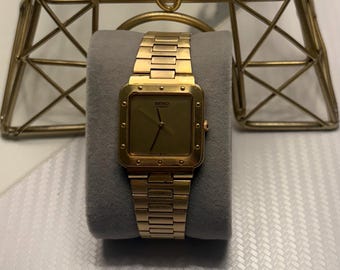 Vintage Seiko Quartz Men’s Watch – Gold Tone Square Case