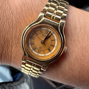 Reloj Seiko vintage de cuarzo dorado para mujer con correa ajustable