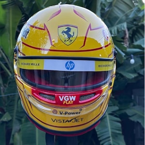Kask Lewisa Hamiltona - Scuderia Ferrari 2025 - Formuła 1