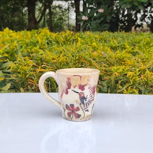 Mug oiseau en céramique fait main poterie inspirée de la nature tasse à café peinte à la main cadeau poterie studio Mug colibri