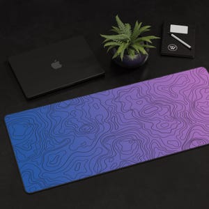 Tapis de bureau topographique Retrowave - Grand 16 x 35 pouces