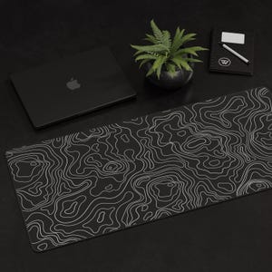 Schwarze topographische Schreibtischmatte - groß 40 x 90 cm