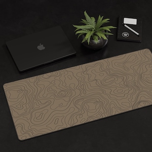 Tapis de bureau topographique Coyote - Grand 16 x 35 pouces