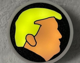 MAGA Glow - Beleuchte Deinen Patschismus!