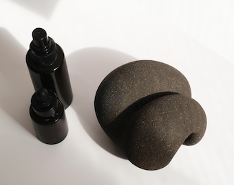 Skulpturale Keramik Diffusor: Handgefertigte Steinzeug Skulptur Weiblicher Körper