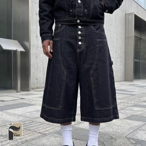 Denim Cropped Pants | Loose Wide Leg Workwear Jorts | Daily Wear | Avant Streetwear Style

Black raw denim cropped wide-leg pants with button front detail, styled in a bold streetwear outfit outdoors.