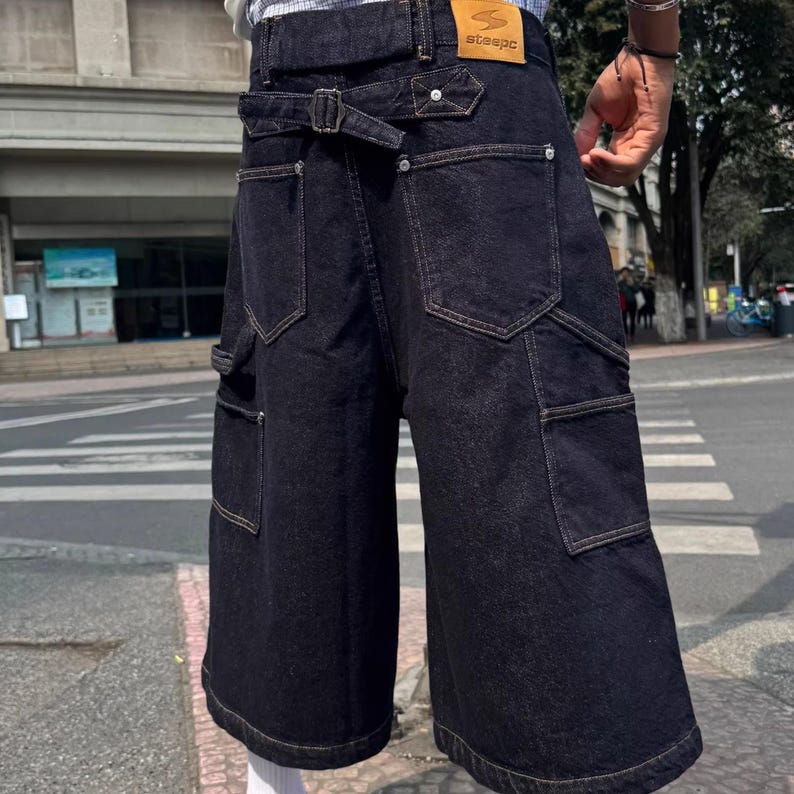 Denim Cropped Pants | Loose Wide Leg Workwear Jorts | Daily Wear | Avant Streetwear Style

Black raw denim cropped wide-leg pants with button front detail, styled in a bold streetwear outfit outdoors.