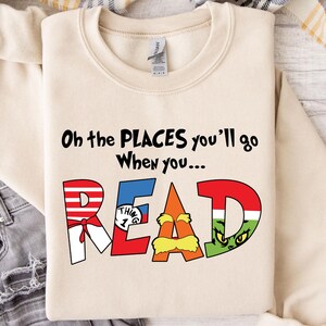 Oh die Orte, an die Sie gehen werden, wenn Sie Sweatshirt lesen, Lesen über Amerika Pullover, Lehrer-Leben-Pullover, Lesetag-Pullover, Geschenk für Buchliebhaber