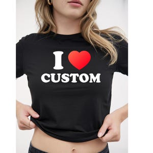 Ich liebe kundenspezifisches Baby T-Shirt-Personalisiertes Hemd-I Herz kundenspezifisches Hemd-Damen T-Shirt benutzerdefinierte Text Shirt, 90er Jahre Stil T-Shirt-Y2K Baby T-Shirt-Geschenk für sie