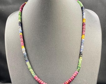 collana multipietra con perle di rubino, smeraldo e zaffiro