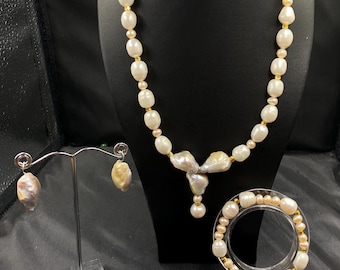 Elegant Natural Fresh water pearls jewellery set  Necklace, bracelet and earrings