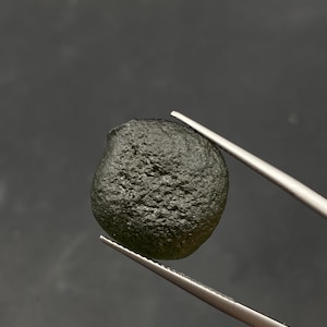 MOLDAVITE / Raw Moldavite / Moldavite Crystal / AUTHENTIC Moldavite / Moldavite Chips / Moldavite / naturalMoldavite with igs certificate