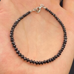 Armband med svarta diamanter och fasetterade pärlor: AAA+ kvalitet, 2-3 mm