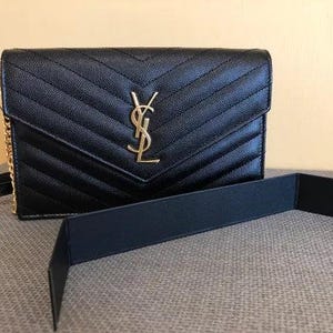 Moldeador de base y laterales YSL WOC para billetera pequeña YSL con cadena (bolso no a la venta)