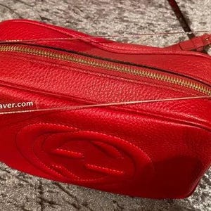 Borsa Gucci Soho Disco in acrilico con base salvaspazio