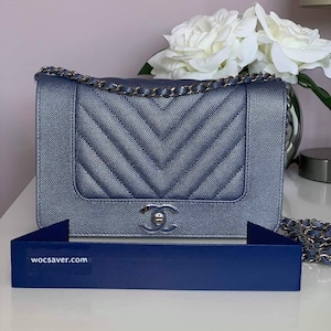 El protector original de WOC: protector de base y lateral para billetera Chanel con cadena