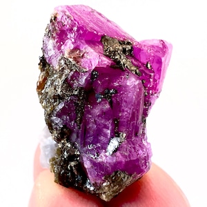 Unieke vondst: zeldzame robijn met pyriet kristalcluster, Pakistaans mineraal, verzamelobject, kristallen geschenk, mineraaldecoratie (34 karaat)