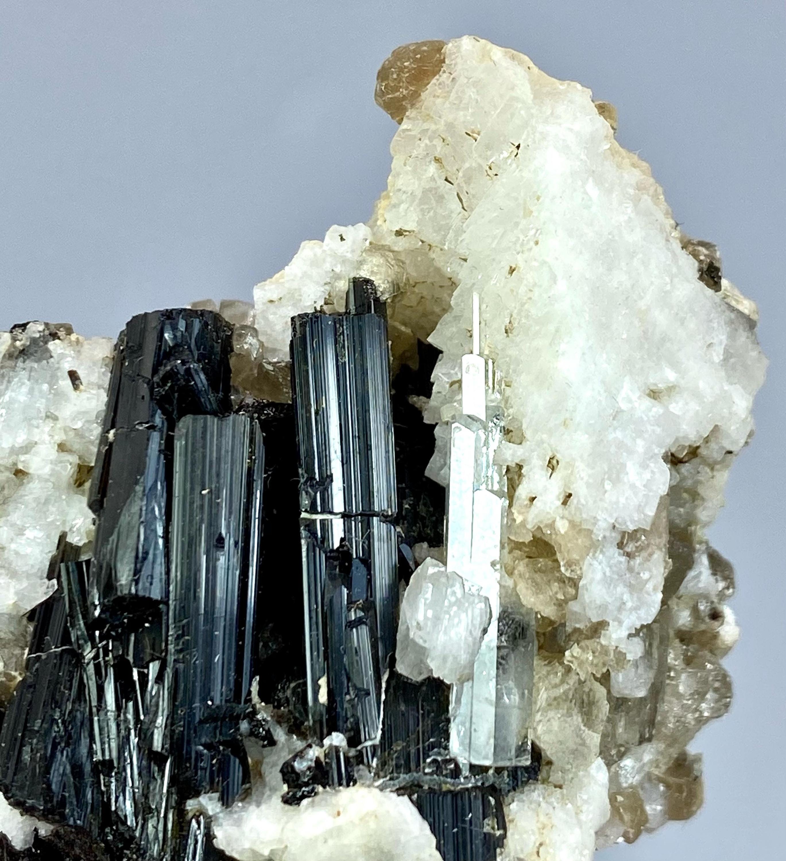 宝石質 パキスタン産 アクアマリン マイカ＆トルマリン 藍柱石 結晶