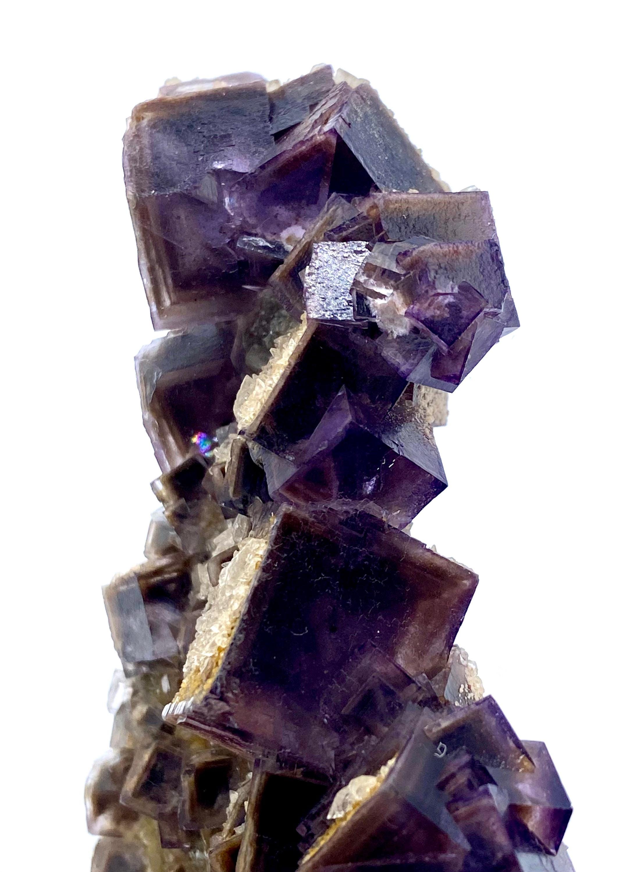 141グラムの希少立方体天体蛍石結晶標本：方解石を含む天然天体 