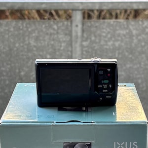 Canon IXUS 145 Digital Camera Vintage great condition