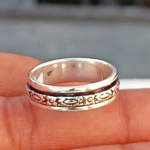 Anillo giratorio de diseño, anillo de plata de ley 925, anillo para el pulgar, anillo para el meñique, anillo de sello, anillo hecho a mano, anillo pequeño, anillo con letra