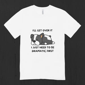 Diseño de camiseta con cita de perro divertido PNG / Clipart de perro triste / Lo superaré, pero primero sé dramático / Descarga digital linda / Diseño de camiseta instantáneo