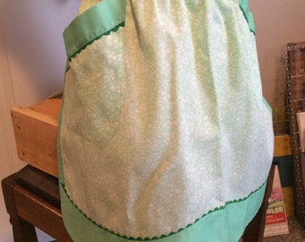 vintage apron ... So pretty little floral with green trim RICRAK vintage APRON ...