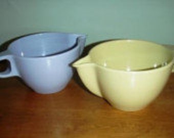 vintage kitsch ... MELMAC two Gpl CREAMER PITCHERS blue and yellow ...