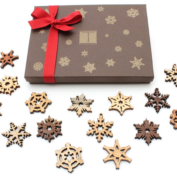 CLEARANCE!!! Mini Snowflake Ornaments - Designer Gift Box Mini Set of 15 . Timber Green Woods