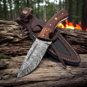 Handmade Damascus Skinner Knife: Rosewood Handle, Leather Sheath