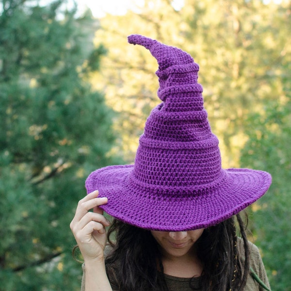 Modèle fantaisiste de chapeau de sorcière au crochet