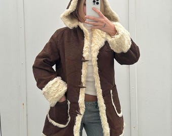 Płaszcz Penny Lane Shearling Women | Brązowy zamszowy płaszcz z kapturem w stylu boho z lat 70. | Zimowy płaszcz w stylu vintage w stylu afgańskim | Klasyczny płaszcz w stylu retro z wykończeniem z futra