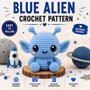 Op de afbeelding: Een lichtblauw gehaakt alien knuffeltje met grote zwarte ogen, roze wangen en antennes. De tekst luidt BLUE ALIEN CROCHET PATTERN, EASY TO FOLLOW, BEGINNER FRIENDLY, STEP-BY-STEP PHOTOS, DETAILED INSTRUCTIONS en MADE WITH LOVE.