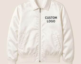 Chaqueta universitaria de satén blanco - Chaqueta bomber Letterman personalizada bordada - Cuello doblado, cierre de cremallera