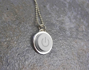 Collar con botón de encendido para computadora Mac Apple - Joyería tecnológica de plata de ley