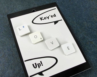 Chinchetas de computadora recicladas LOVE