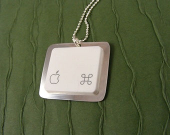 Collar con teclado de computadora Apple Mac